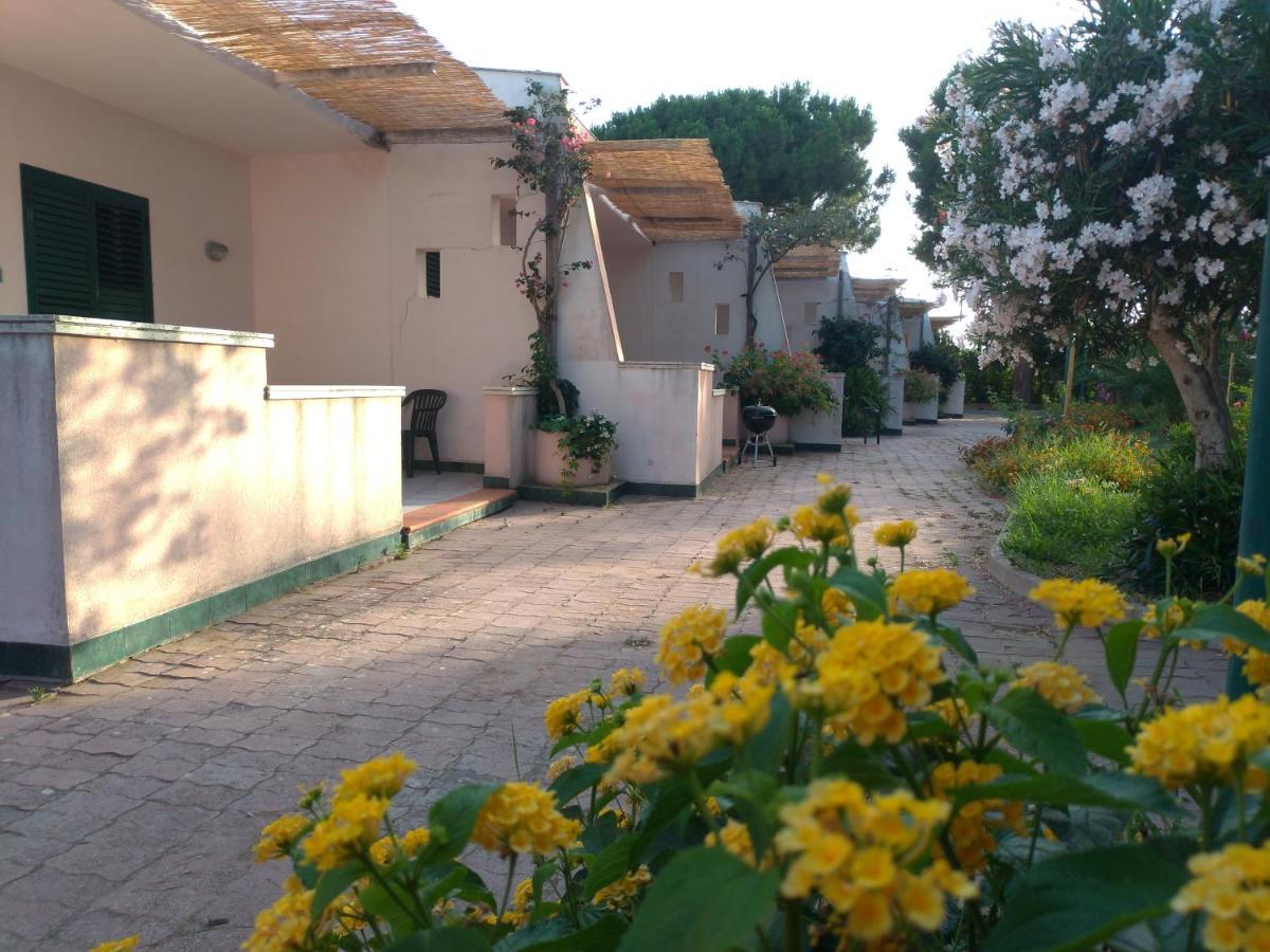 Villa Teti - Sicilia Кампофеличе-ди-Роччелла Экстерьер фото