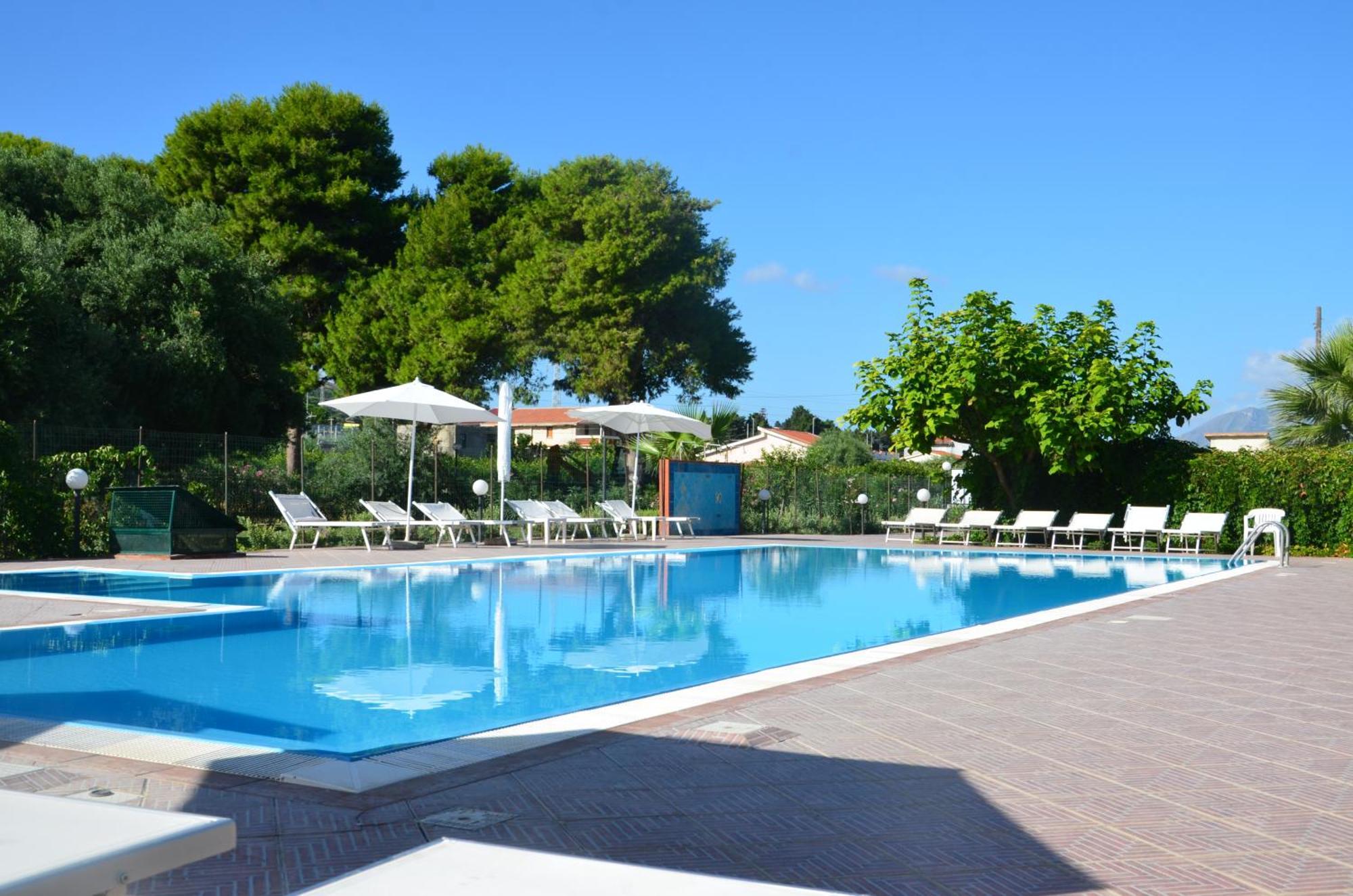 Villa Teti - Sicilia Кампофеличе-ди-Роччелла Экстерьер фото