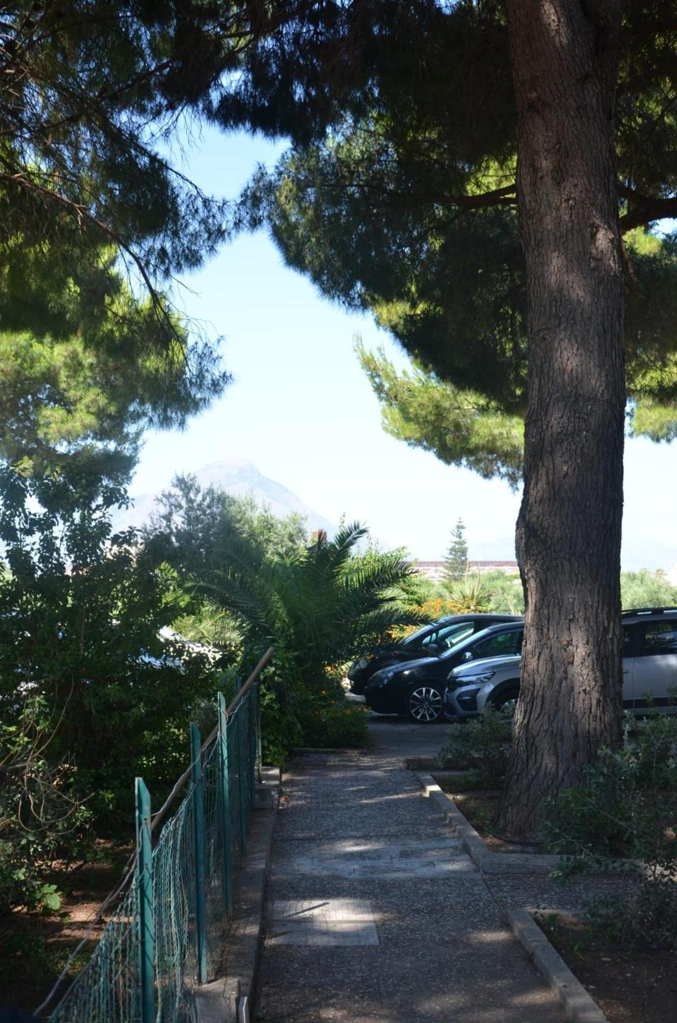 Villa Teti - Sicilia Кампофеличе-ди-Роччелла Экстерьер фото
